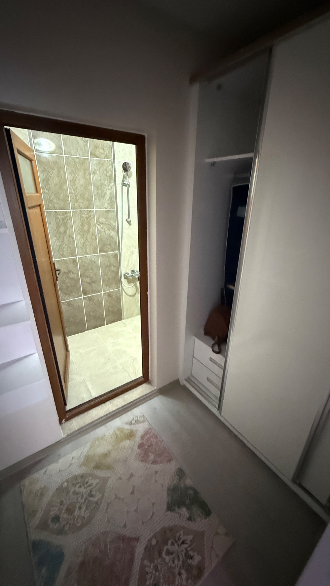 KERVAN YOLU CEPHELİ 180M2 3+1 LÜKS ARA KAT ASANSÖRLÜ SATILIK DAİRE