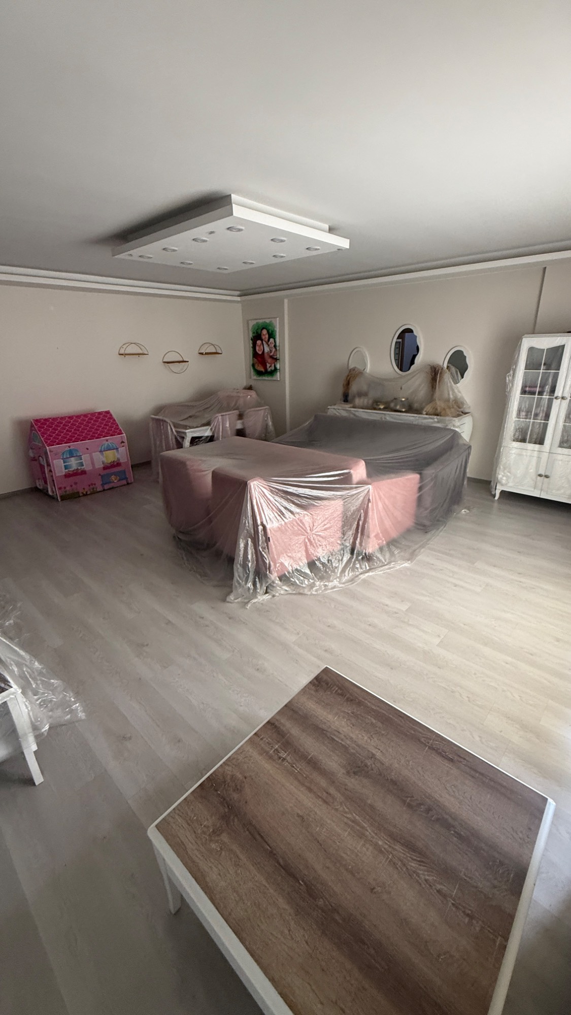 KERVAN YOLU CEPHELİ 180M2 3+1 LÜKS ARA KAT ASANSÖRLÜ SATILIK DAİRE