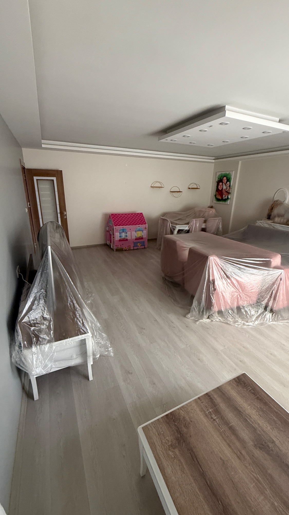 KERVAN YOLU CEPHELİ 180M2 3+1 LÜKS ARA KAT ASANSÖRLÜ SATILIK DAİRE