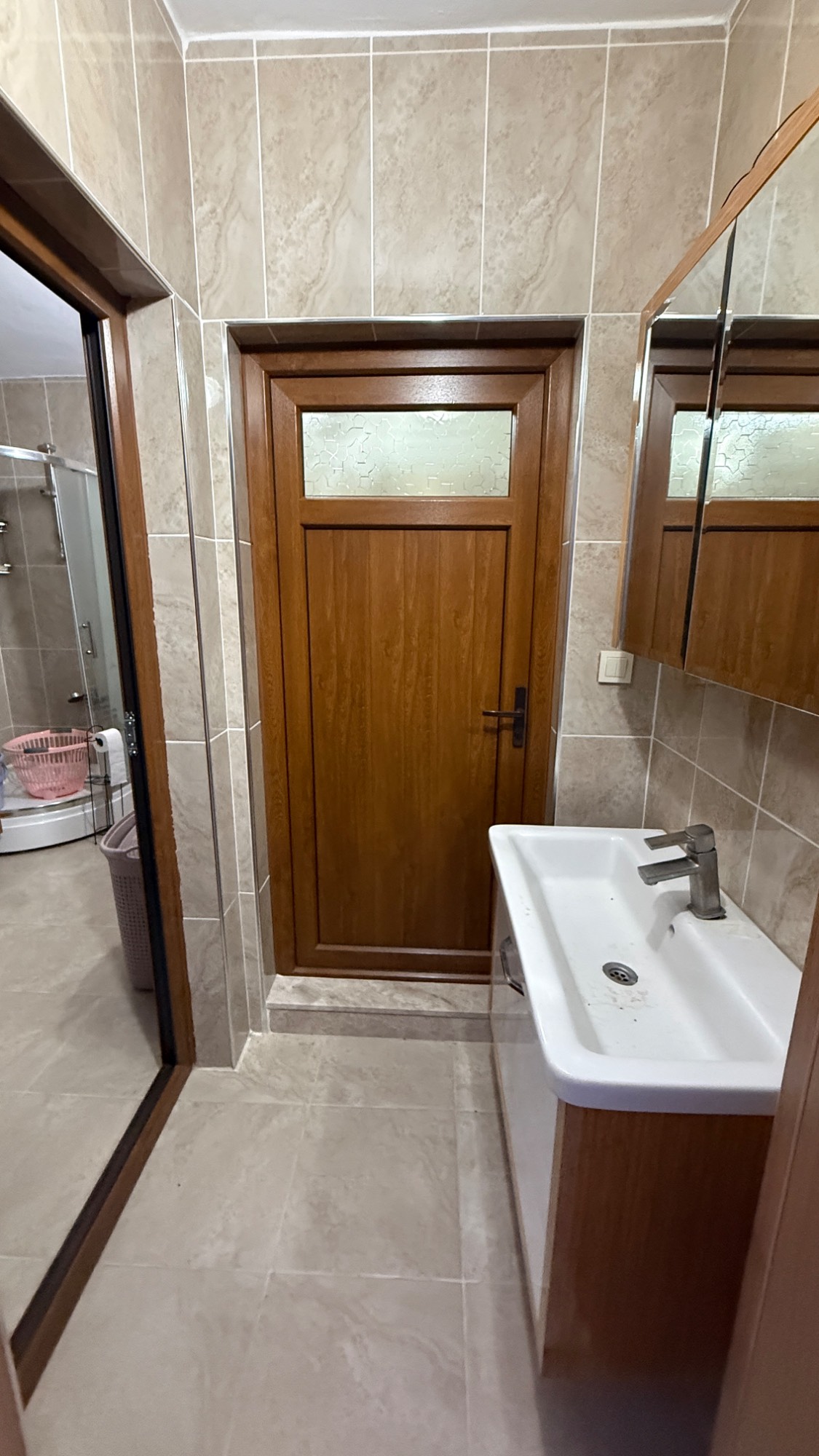 KERVAN YOLU CEPHELİ 180M2 3+1 LÜKS ARA KAT ASANSÖRLÜ SATILIK DAİRE
