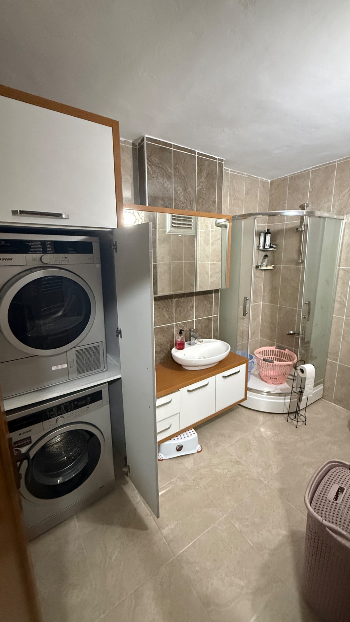 KERVAN YOLU CEPHELİ 180M2 3+1 LÜKS ARA KAT ASANSÖRLÜ SATILIK DAİRE