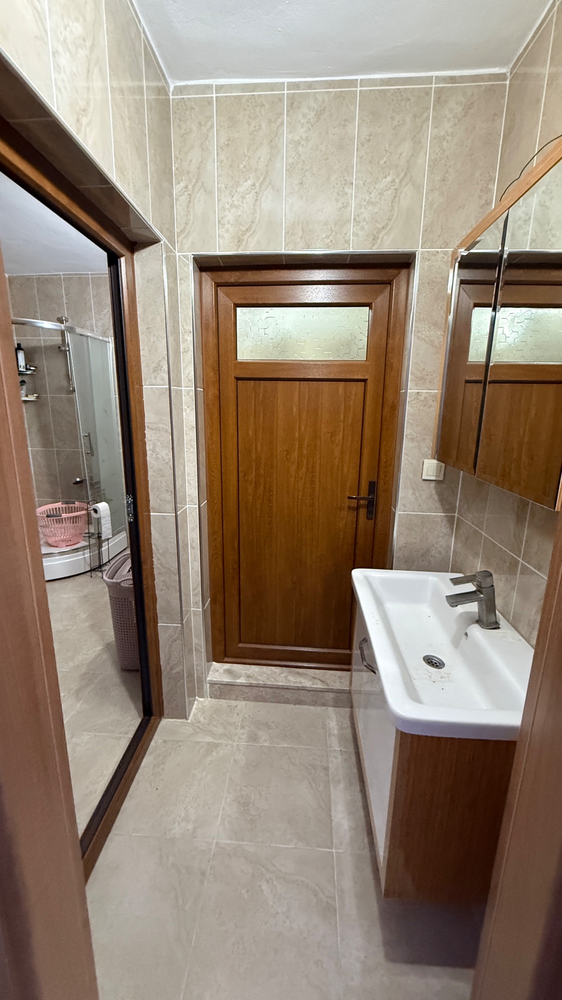 KERVAN YOLU CEPHELİ 180M2 3+1 LÜKS ARA KAT ASANSÖRLÜ SATILIK DAİRE