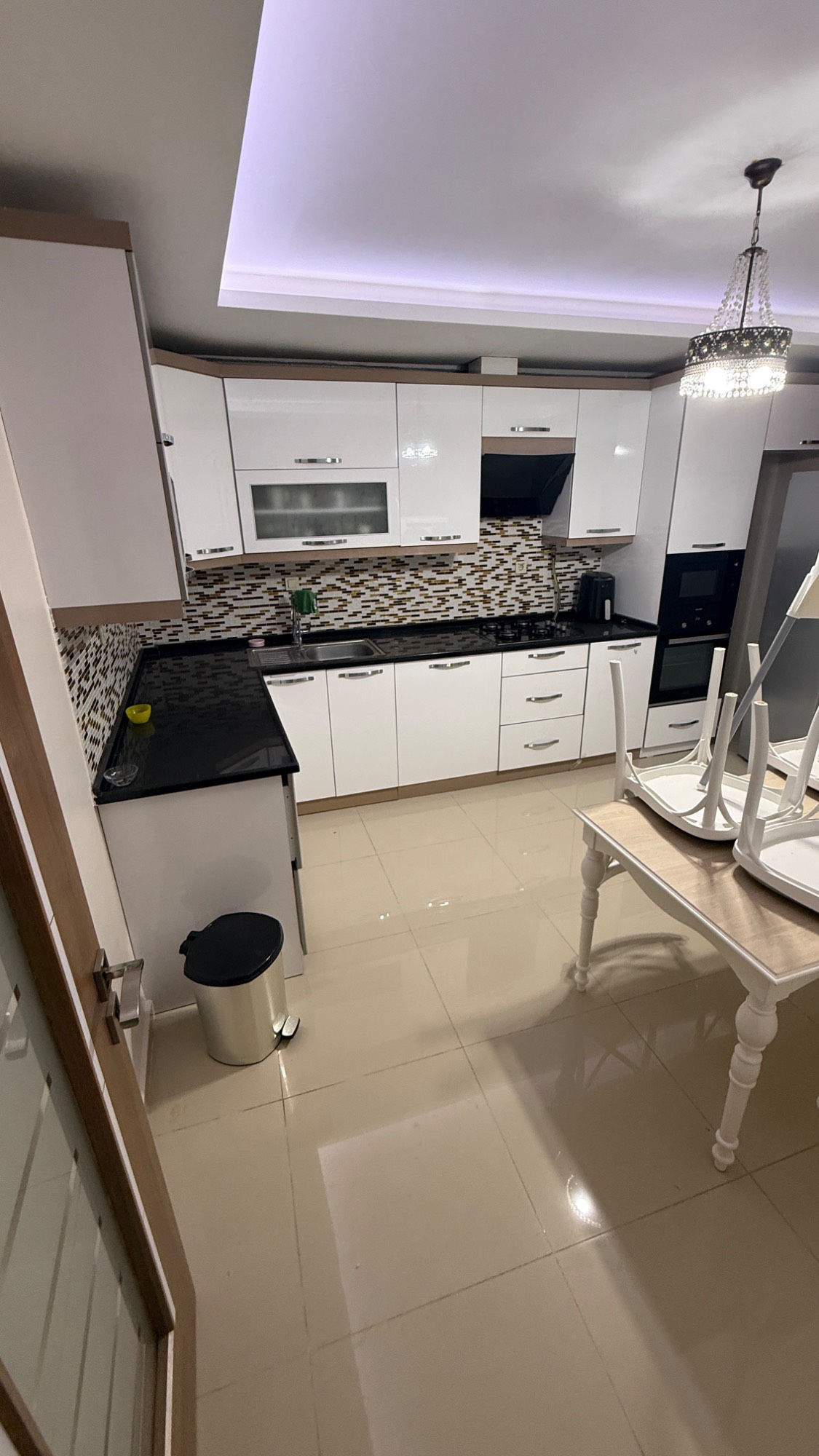KERVAN YOLU CEPHELİ 180M2 3+1 LÜKS ARA KAT ASANSÖRLÜ SATILIK DAİRE
