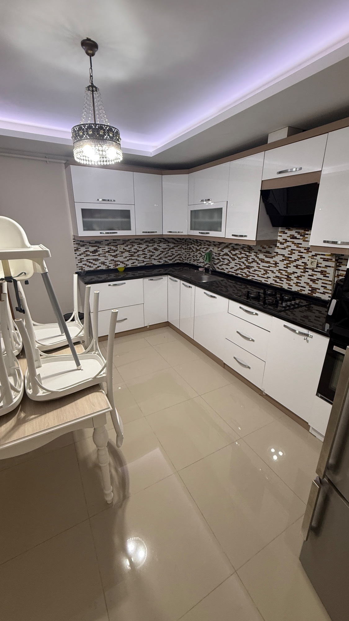 KERVAN YOLU CEPHELİ 180M2 3+1 LÜKS ARA KAT ASANSÖRLÜ SATILIK DAİRE