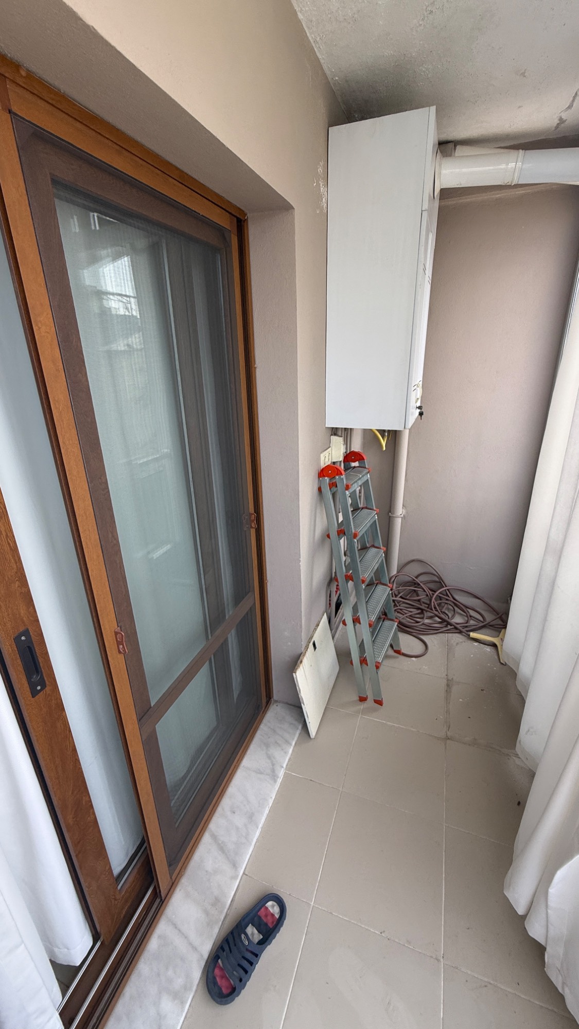 KERVAN YOLU CEPHELİ 180M2 3+1 LÜKS ARA KAT ASANSÖRLÜ SATILIK DAİRE