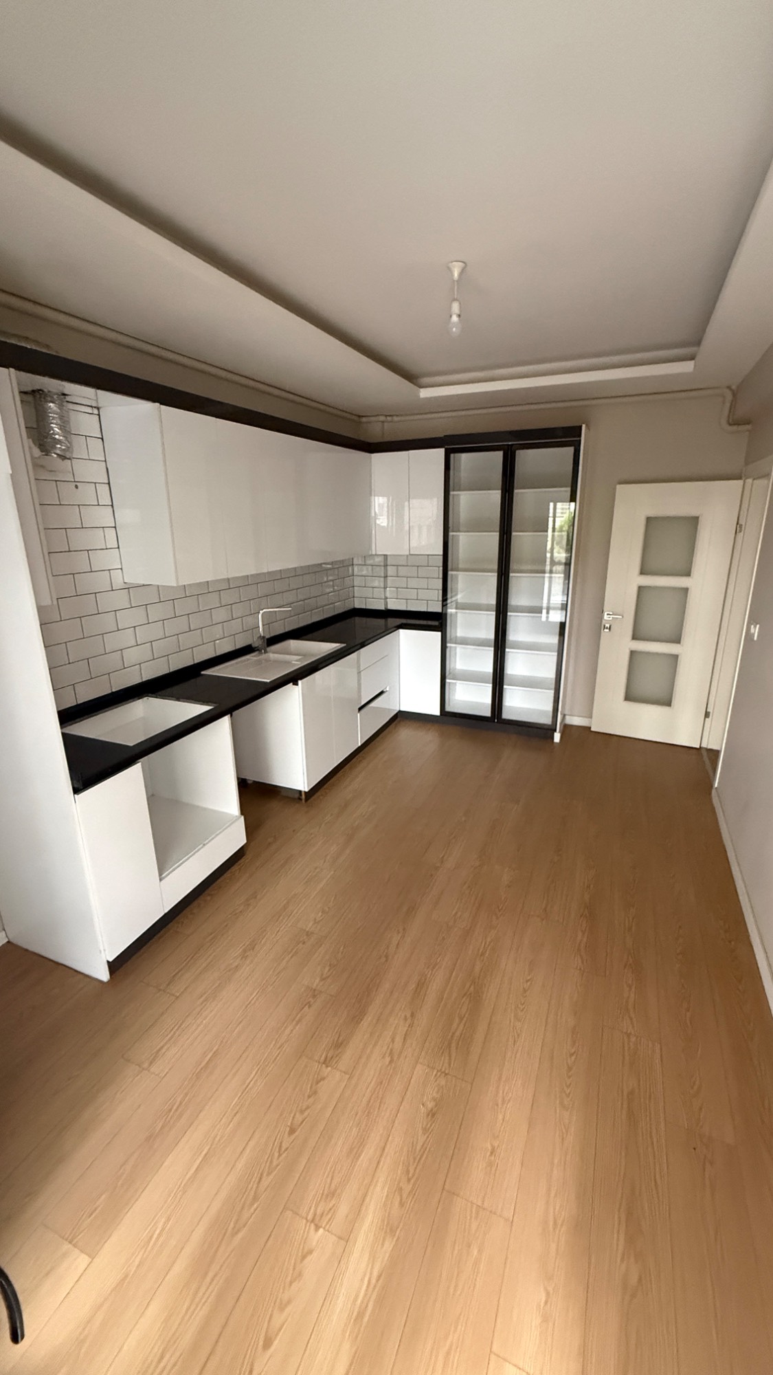 ERGENEKON MAH ŞATO OKULU YAKINI 3+1 ASANSÖRLÜ OTOPARKLI SATILIK DAİRE