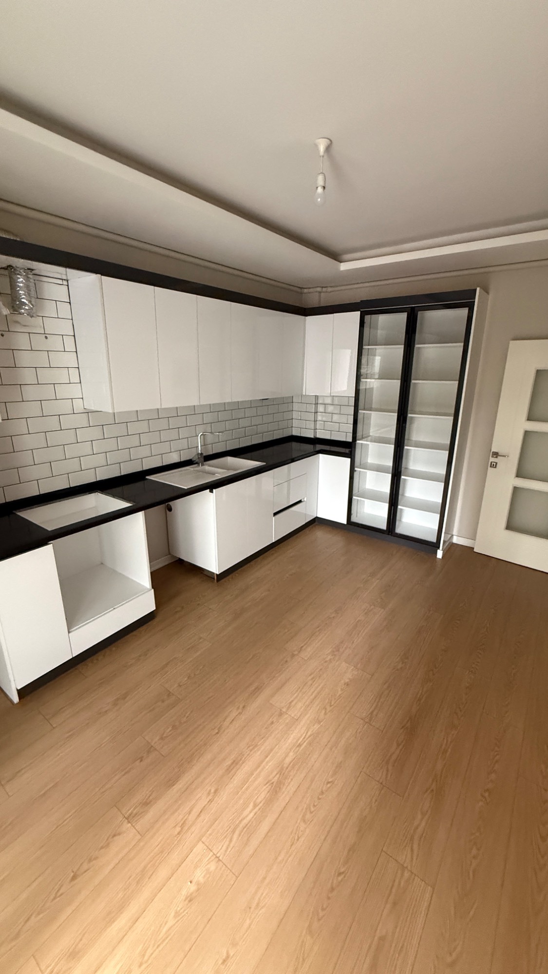 ERGENEKON MAH ŞATO OKULU YAKINI 3+1 ASANSÖRLÜ OTOPARKLI SATILIK DAİRE