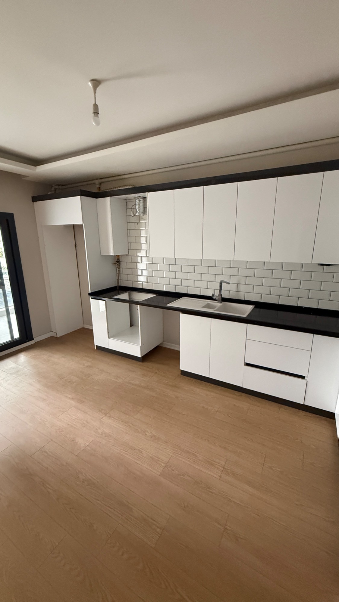 ERGENEKON MAH ŞATO OKULU YAKINI 3+1 ASANSÖRLÜ OTOPARKLI SATILIK DAİRE
