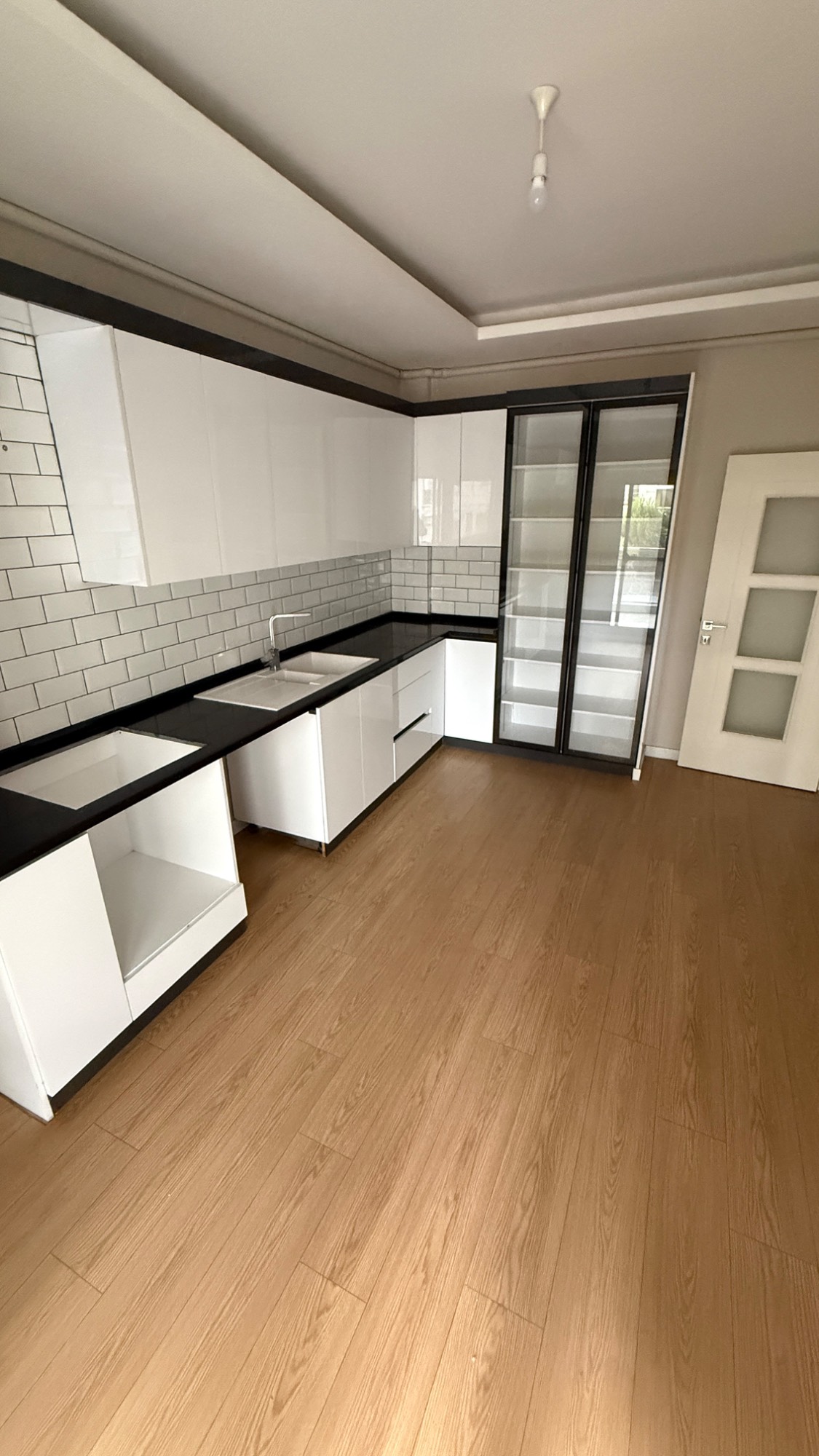 ERGENEKON MAH ŞATO OKULU YAKINI 3+1 ASANSÖRLÜ OTOPARKLI SATILIK DAİRE