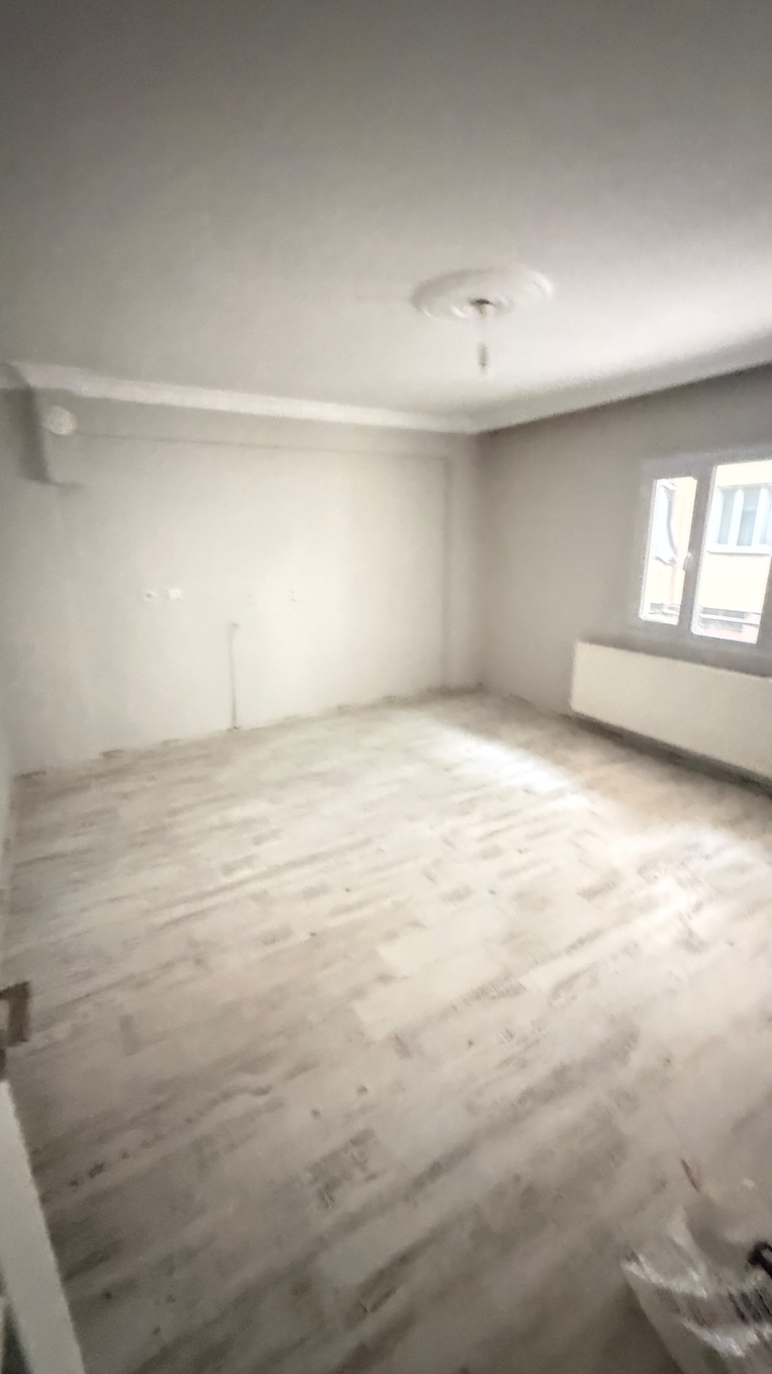 CUMHURİYET MAH 150M2 ZEMİN ÜSTÜ D.GAZLI 3+1 BAKIMLI KİRALIK DAİRE