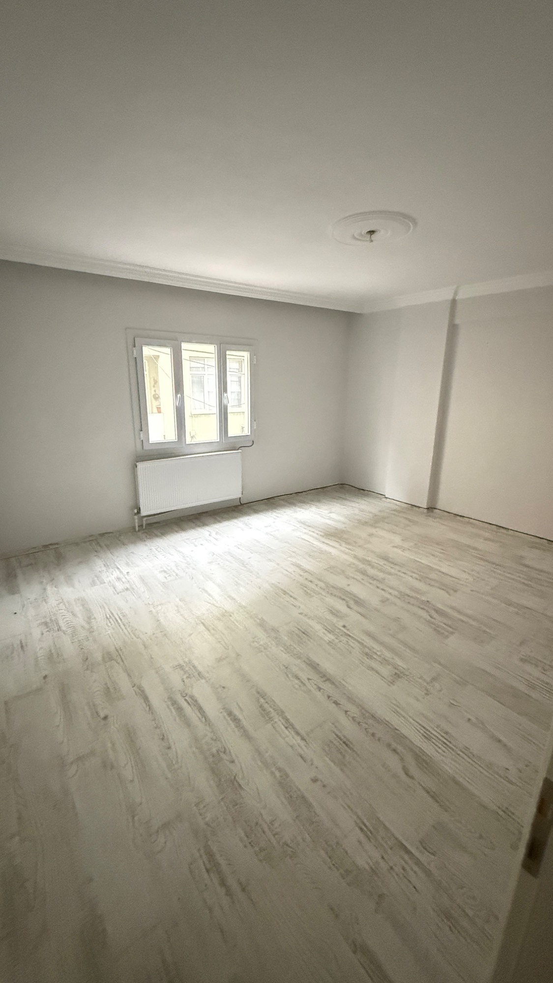 CUMHURİYET MAH 150M2 ZEMİN ÜSTÜ D.GAZLI 3+1 BAKIMLI KİRALIK DAİRE