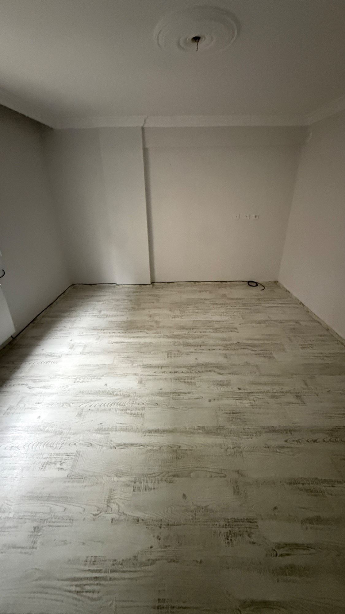 CUMHURİYET MAH 150M2 ZEMİN ÜSTÜ D.GAZLI 3+1 BAKIMLI KİRALIK DAİRE