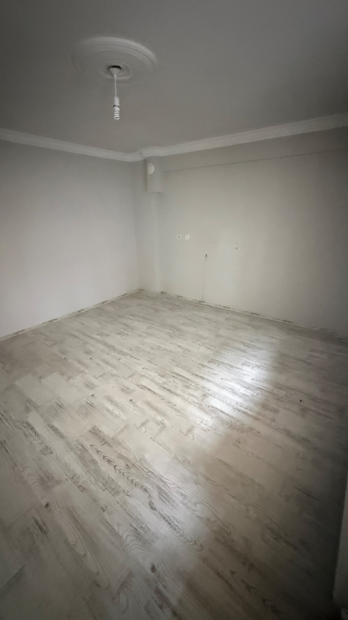 CUMHURİYET MAH 150M2 ZEMİN ÜSTÜ D.GAZLI 3+1 BAKIMLI KİRALIK DAİRE