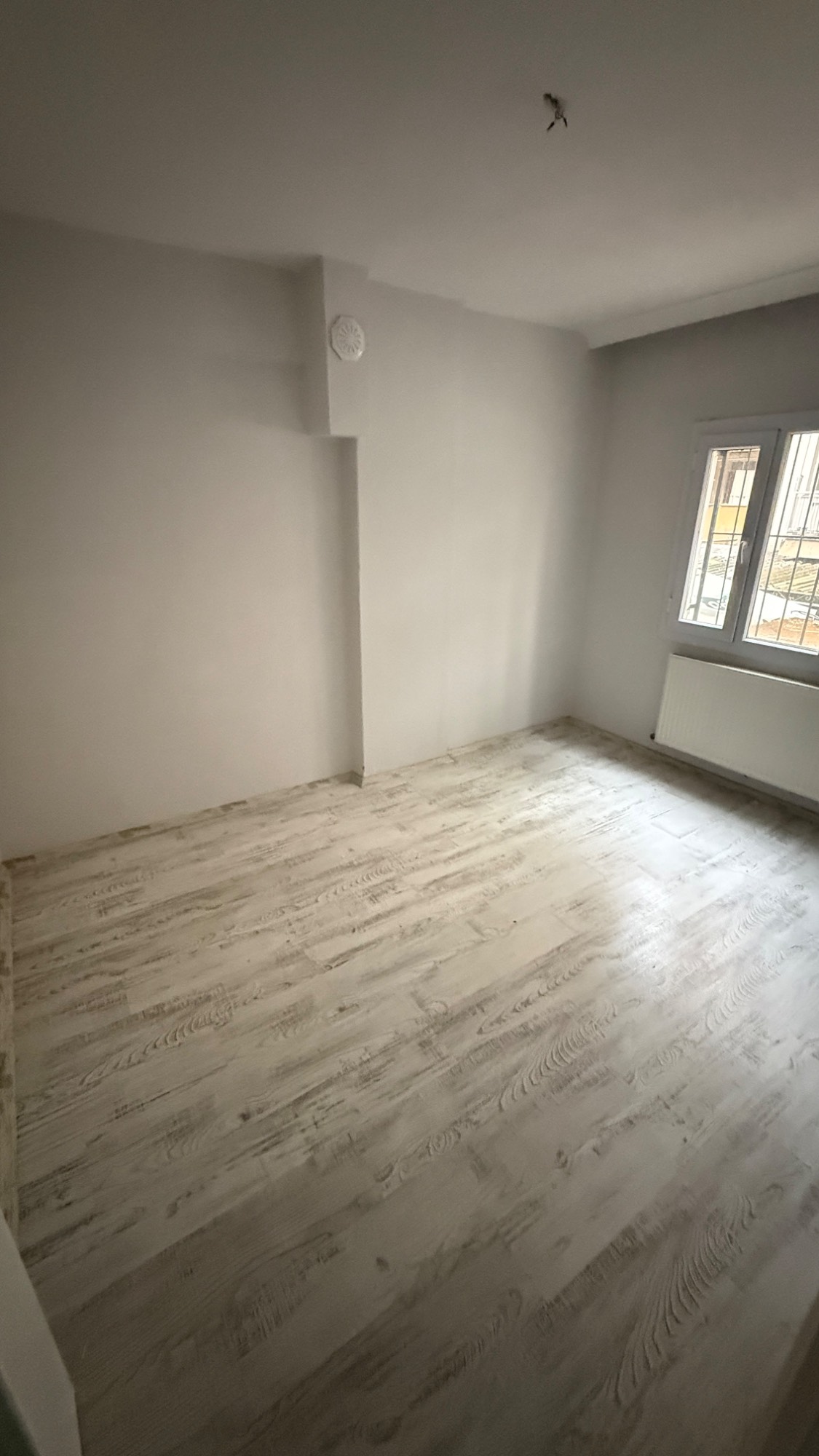 CUMHURİYET MAH 150M2 ZEMİN ÜSTÜ D.GAZLI 3+1 BAKIMLI KİRALIK DAİRE