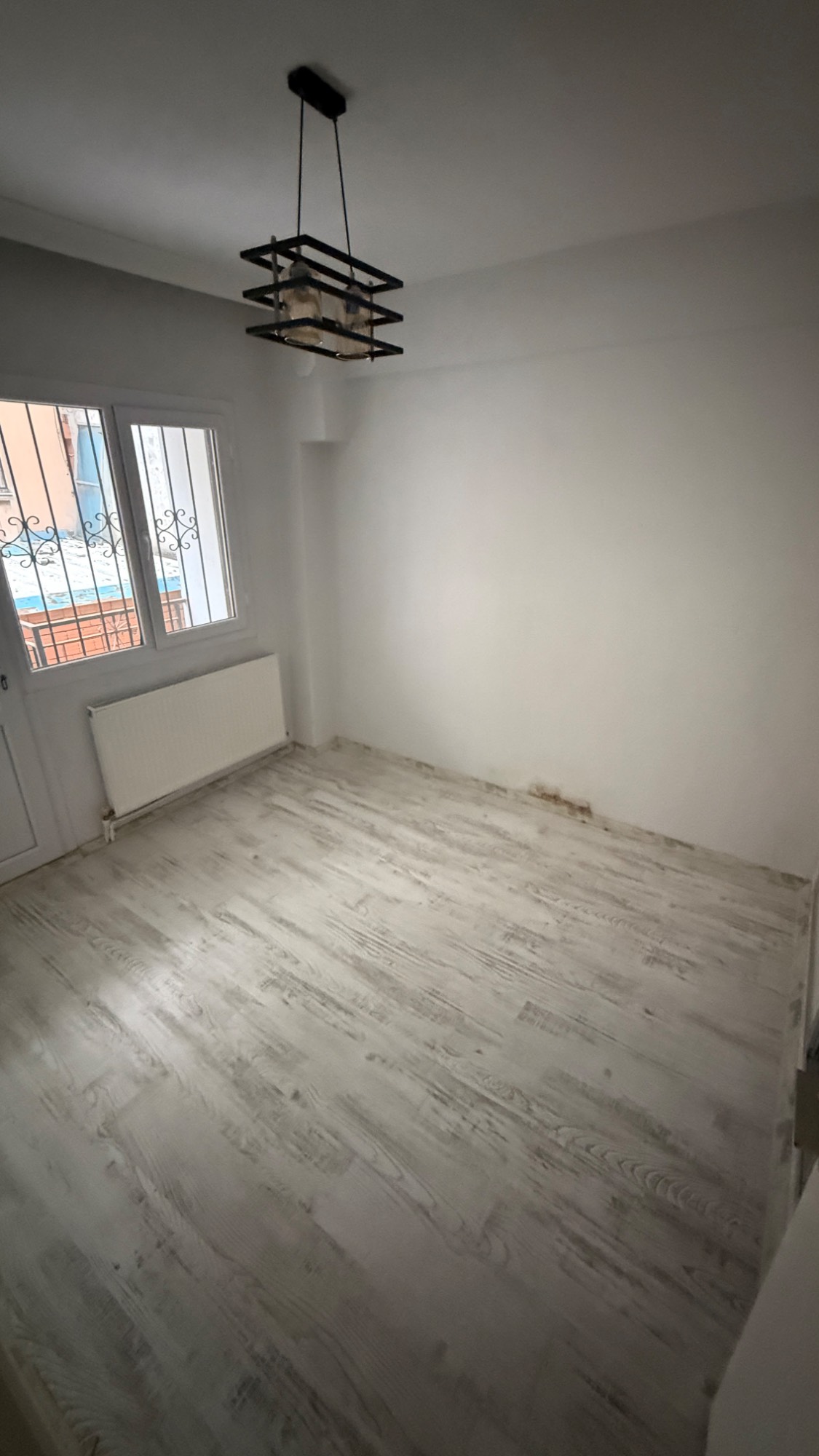 CUMHURİYET MAH 150M2 ZEMİN ÜSTÜ D.GAZLI 3+1 BAKIMLI KİRALIK DAİRE