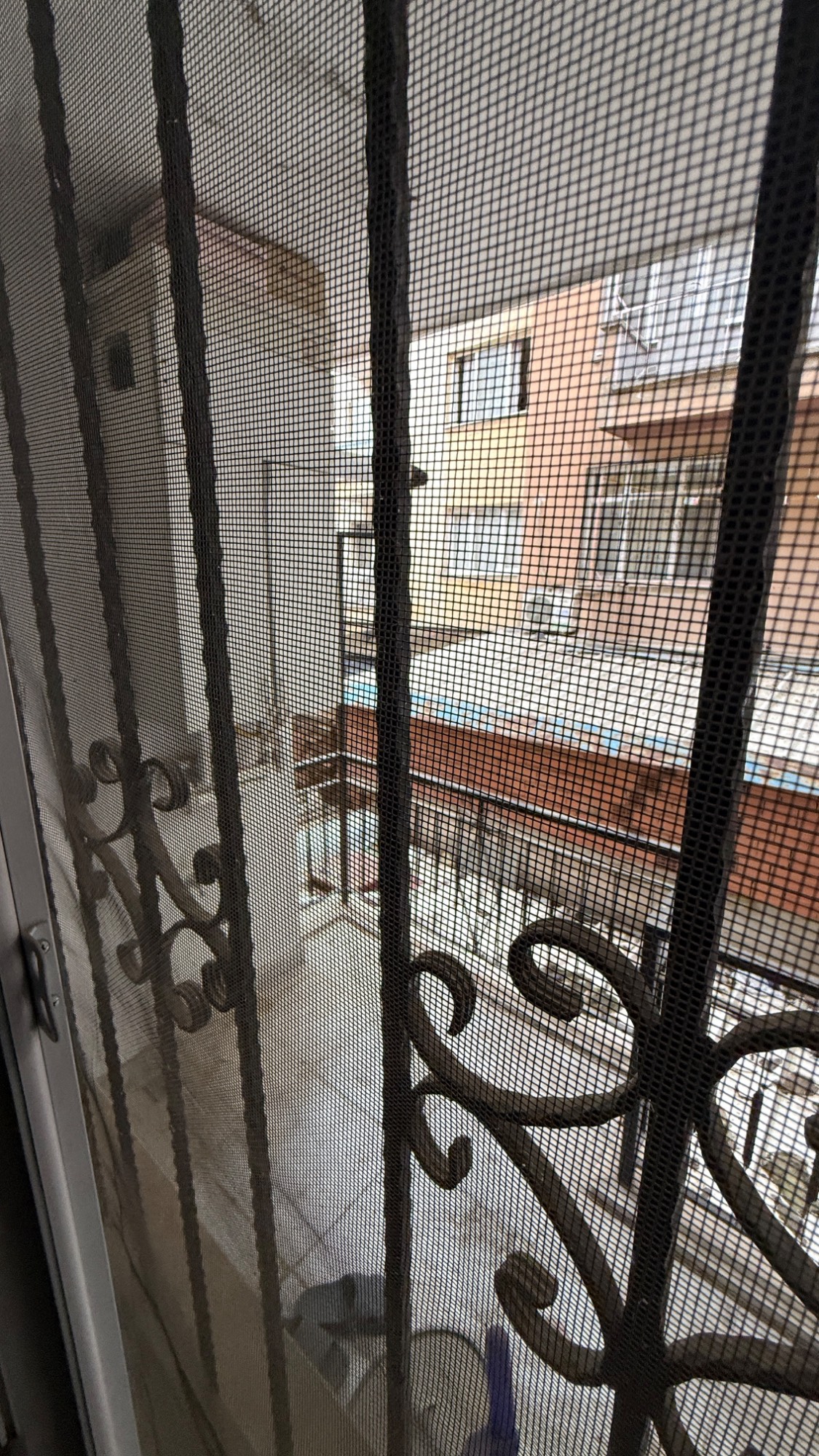 CUMHURİYET MAH 150M2 ZEMİN ÜSTÜ D.GAZLI 3+1 BAKIMLI KİRALIK DAİRE