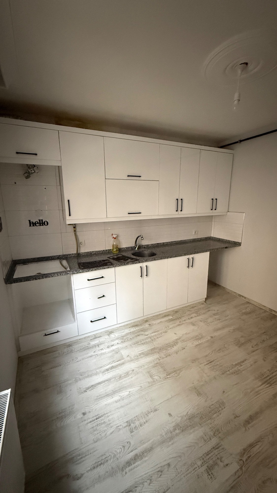 CUMHURİYET MAH 150M2 ZEMİN ÜSTÜ D.GAZLI 3+1 BAKIMLI KİRALIK DAİRE