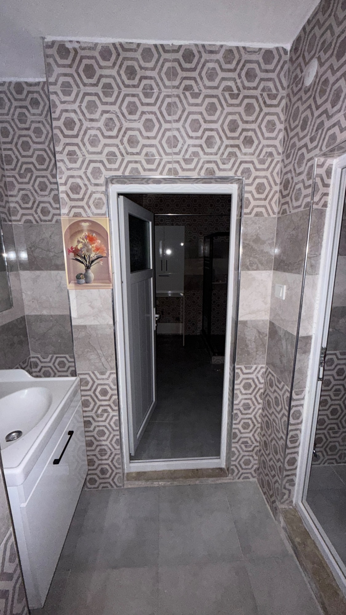 CUMHURİYET MAH 150M2 ZEMİN ÜSTÜ D.GAZLI 3+1 BAKIMLI KİRALIK DAİRE